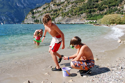 Kinder am Gardasee Strand